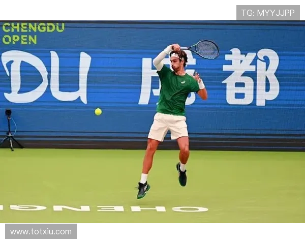 2025年网球赛季开局战况激烈，顶级选手争夺白热化