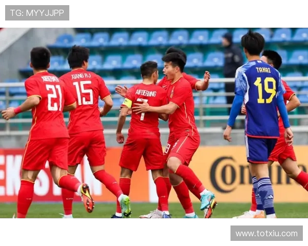 中国男足逆转取胜亚洲杯强势出线全场鏖战九十分钟点燃球迷激情