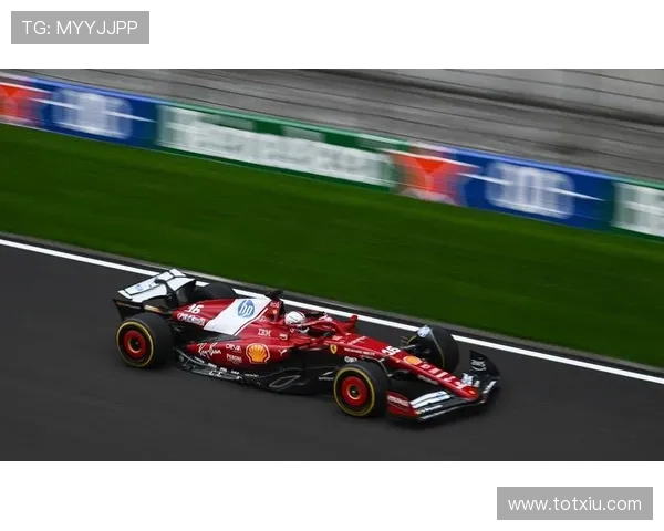 F1赛季最新动态：红牛车队展现强势表现 汉密尔顿争冠之路充满挑战