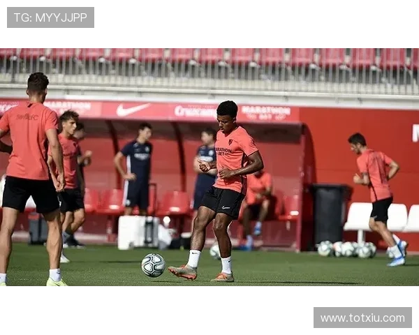 塞维利亚足球俱乐部最新动态分析球队转会与赛季前景 塞维利亚足球俱乐部最新动态分析球队转会与赛季前景