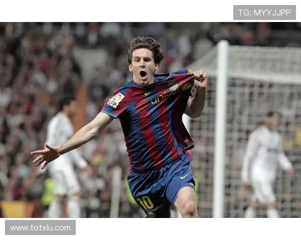 梅西重返巴萨引发轰动 足坛新篇章开启 球迷期待巨星回归带来荣耀