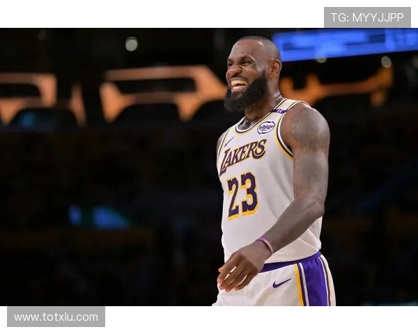 詹姆斯带领湖人逆转取胜西部格局再起波澜引热议联盟新赛季走向成焦点